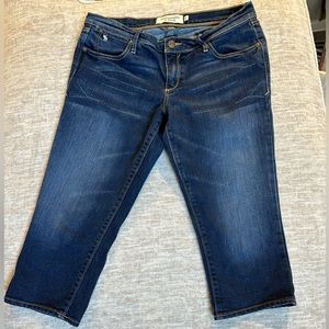 SALE!! Abercrombie and Fitch capri blue jeans shorts stretch Size 8